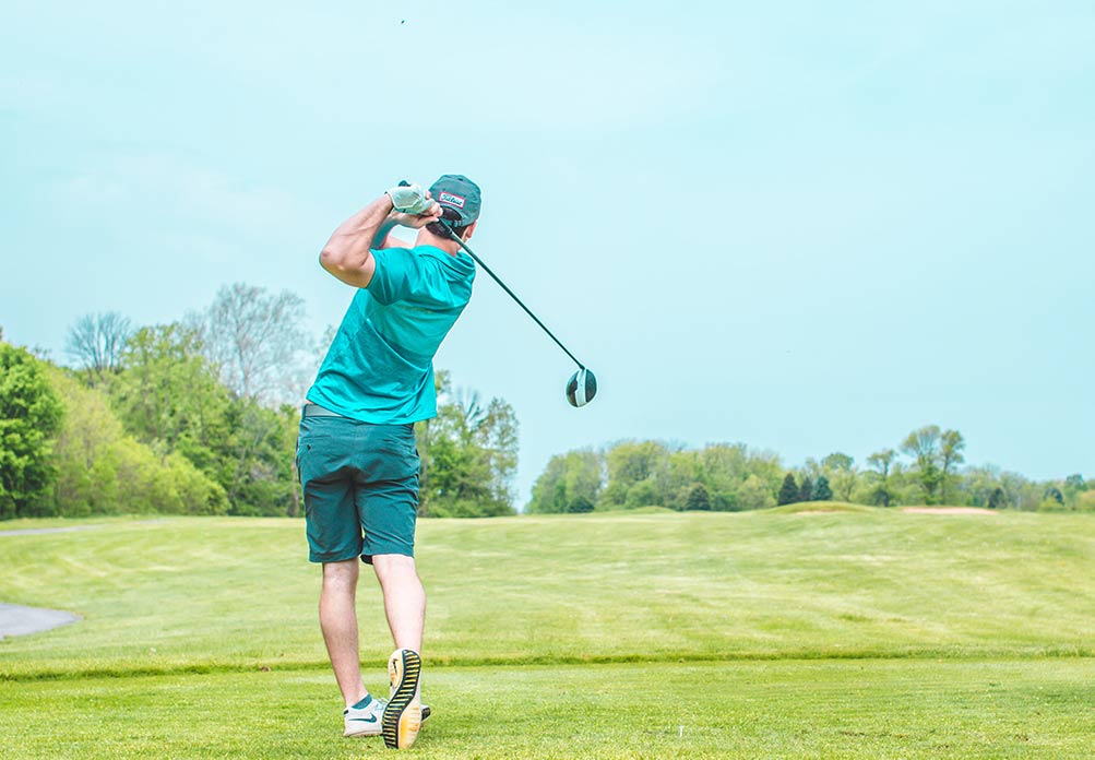 Can an amateur golfer increase clubhead speed without losing accuracy?